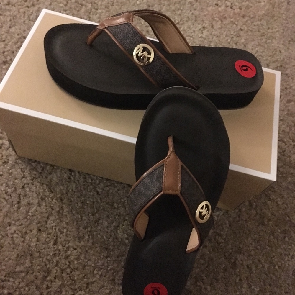 Last 1 Michael kors gage flip flops - Picture 6 of 7
